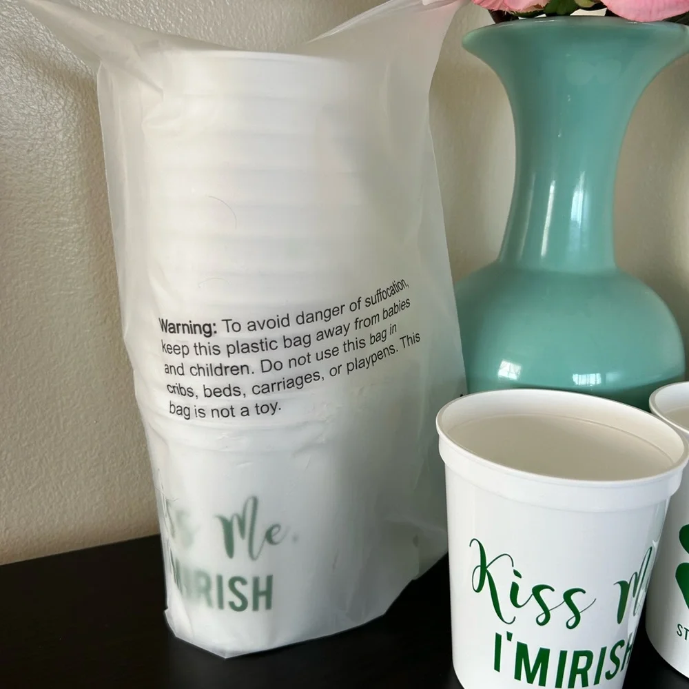 NWT Kiss Me I’m Irish St. Patrick’s Day Party Cups 12 count White Green 12oz